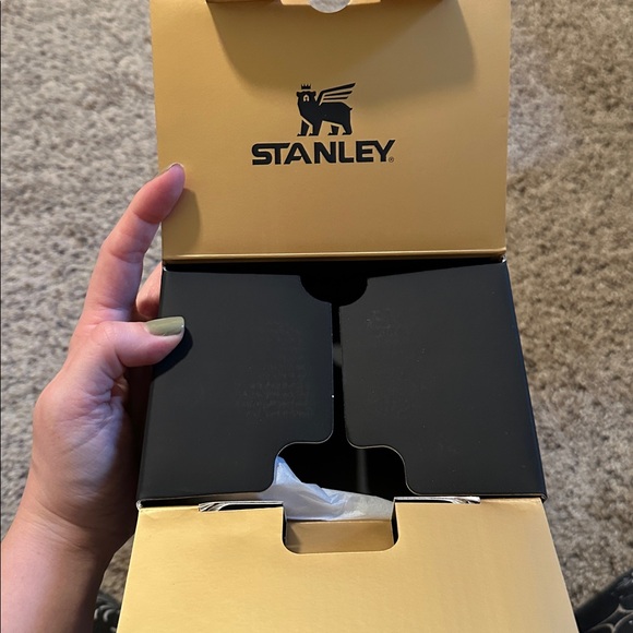 NWT/NIB Stanley WINTERSCAPE FLOWSTATE TUMBLER | 40 OZ Cranberry - Picture 6 of 11